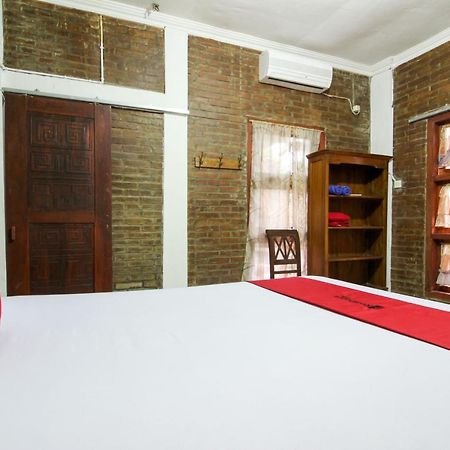Reddoorz Near Rumah Sakit Wirosaban Salakan Ngoại thất bức ảnh