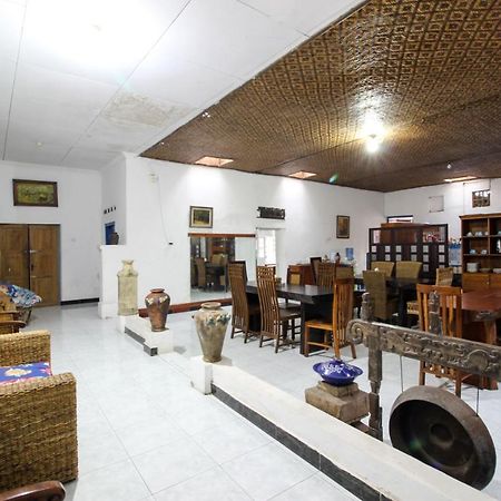 Reddoorz Near Rumah Sakit Wirosaban Salakan Ngoại thất bức ảnh