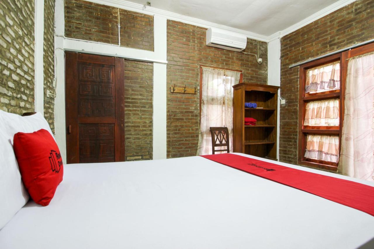 Reddoorz Near Rumah Sakit Wirosaban Salakan Ngoại thất bức ảnh