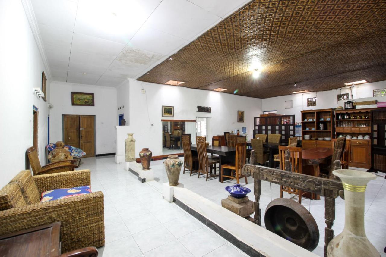 Reddoorz Near Rumah Sakit Wirosaban Salakan Ngoại thất bức ảnh
