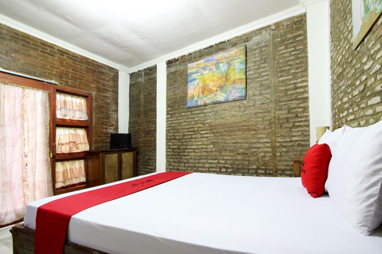 Reddoorz Near Rumah Sakit Wirosaban Salakan Ngoại thất bức ảnh