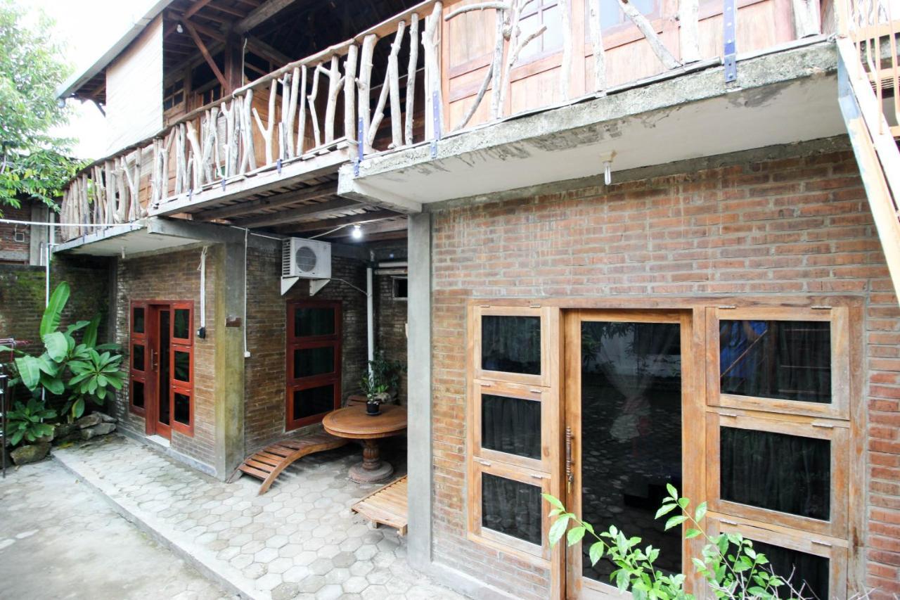 Reddoorz Near Rumah Sakit Wirosaban Salakan Ngoại thất bức ảnh