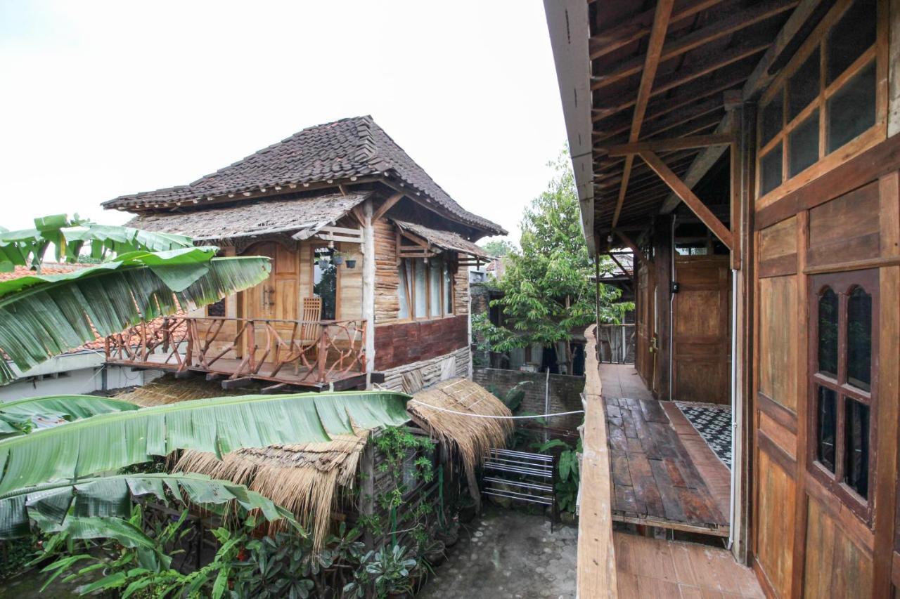 Reddoorz Near Rumah Sakit Wirosaban Salakan Ngoại thất bức ảnh