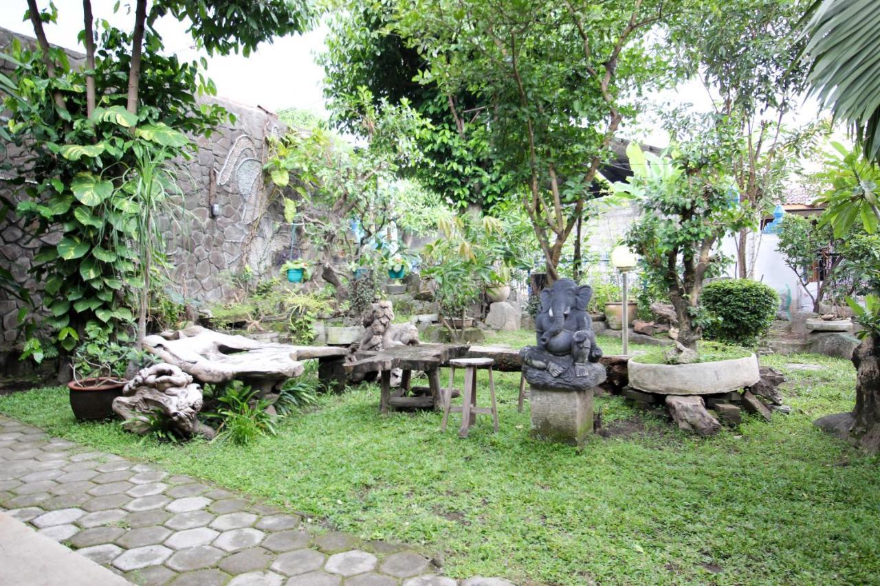 Reddoorz Near Rumah Sakit Wirosaban Salakan Ngoại thất bức ảnh