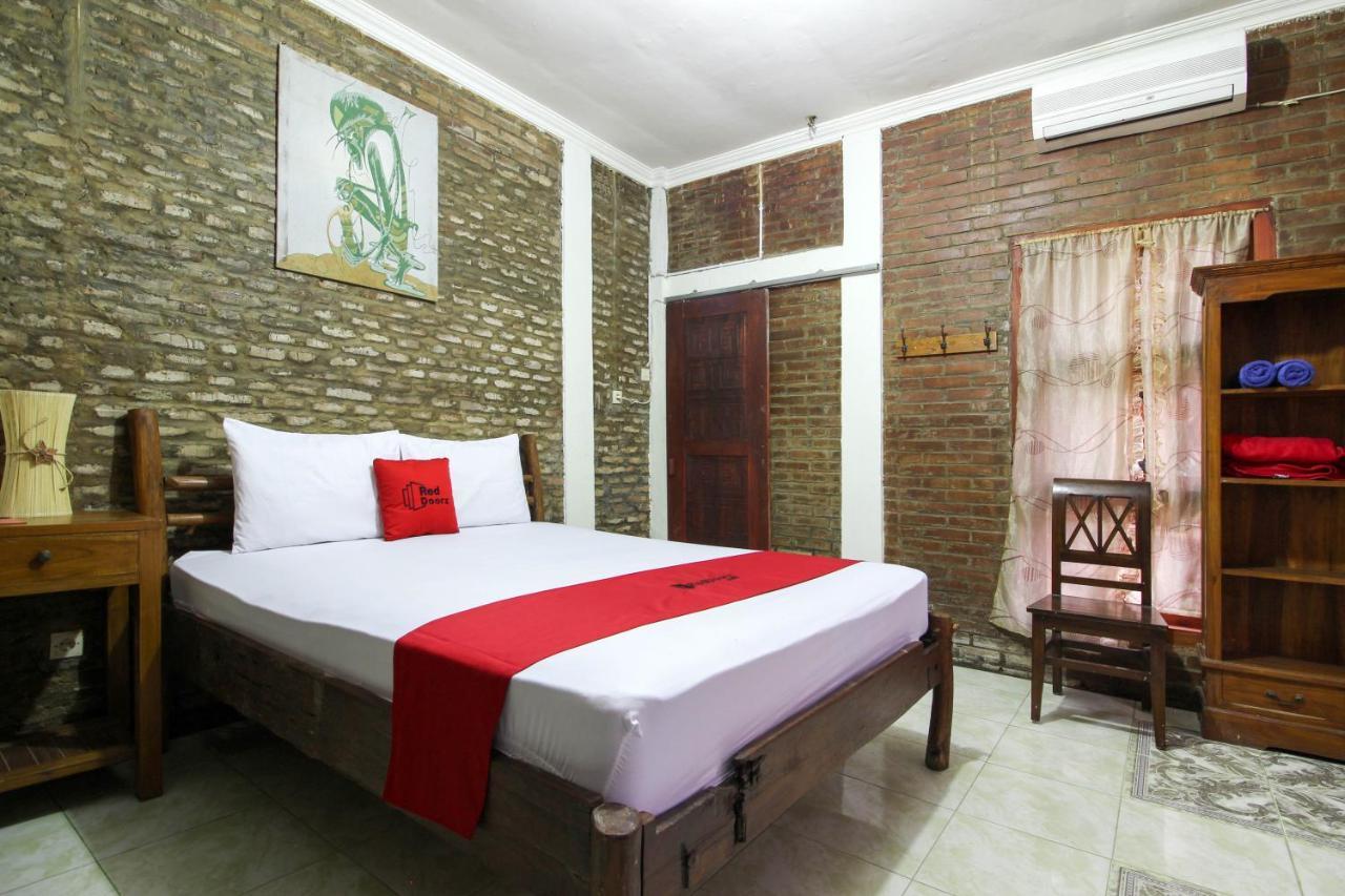 Reddoorz Near Rumah Sakit Wirosaban Salakan Ngoại thất bức ảnh