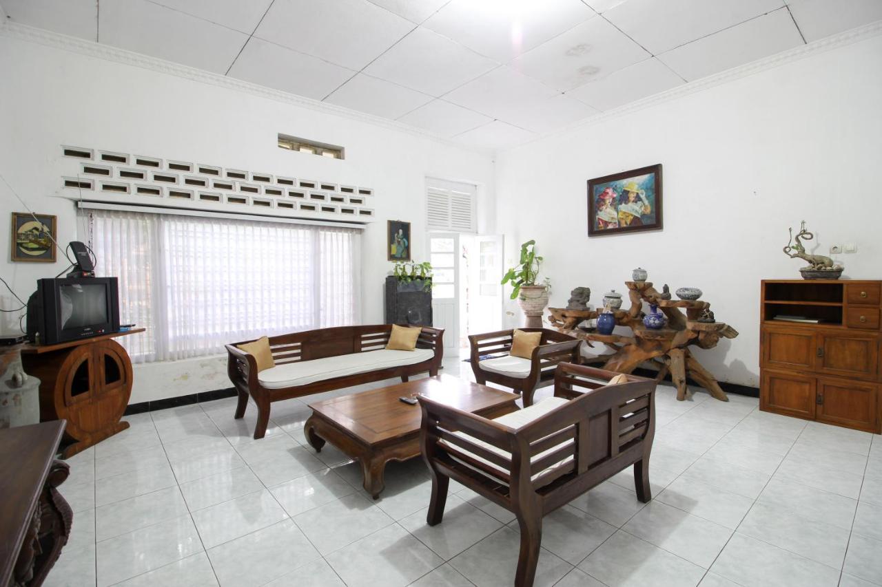 Reddoorz Near Rumah Sakit Wirosaban Salakan Ngoại thất bức ảnh