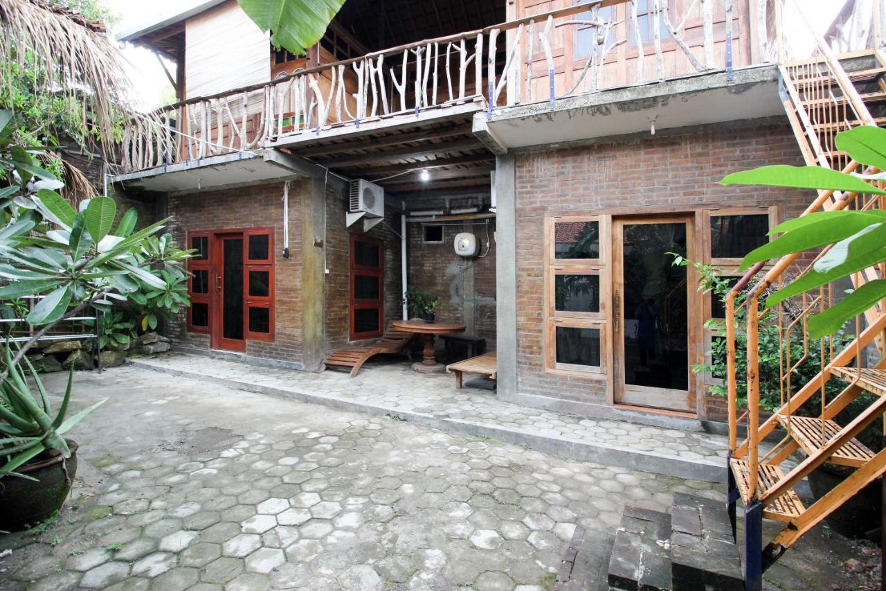 Reddoorz Near Rumah Sakit Wirosaban Salakan Ngoại thất bức ảnh