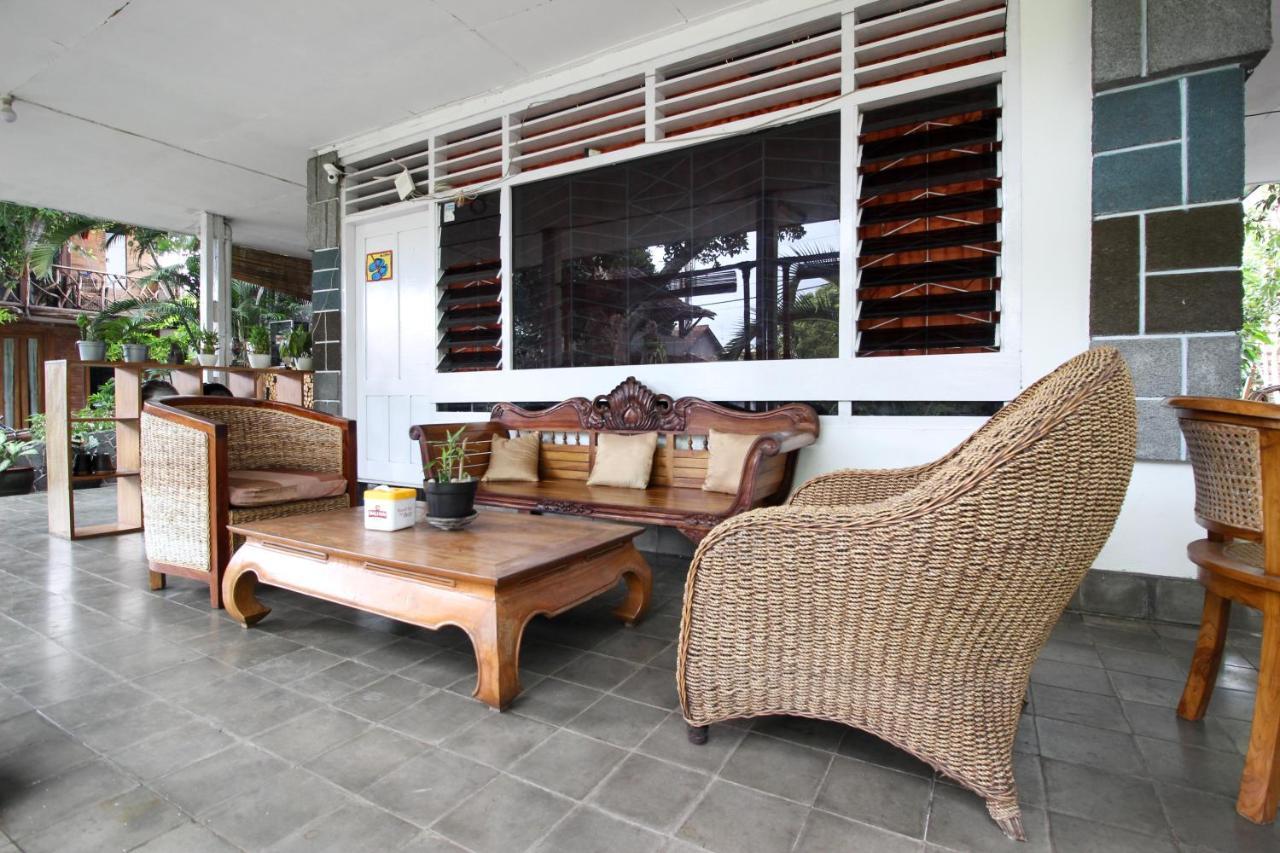 Reddoorz Near Rumah Sakit Wirosaban Salakan Ngoại thất bức ảnh