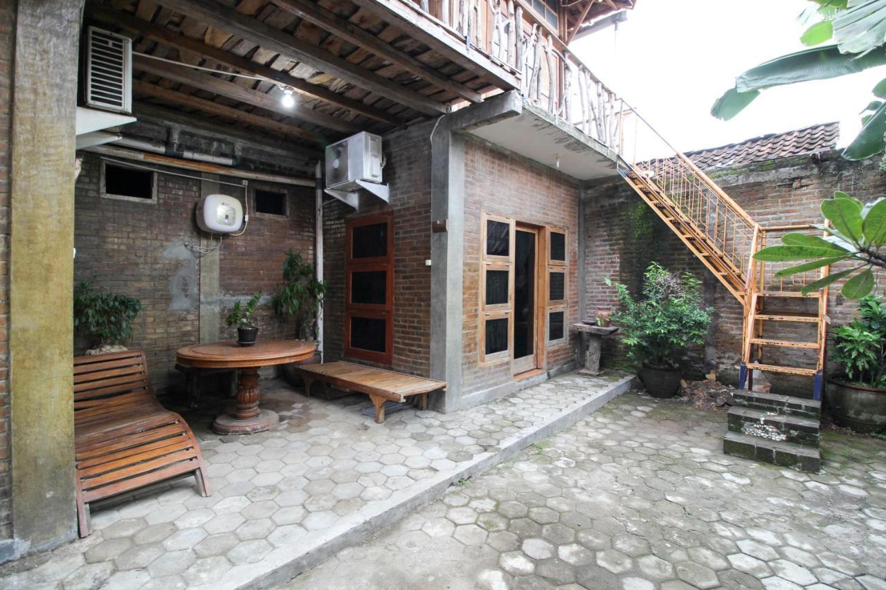 Reddoorz Near Rumah Sakit Wirosaban Salakan Ngoại thất bức ảnh